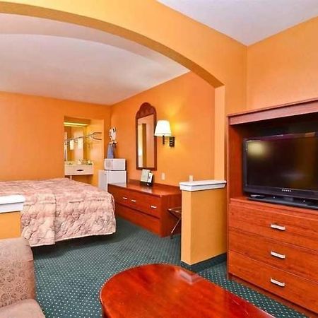Pine Point Inn & Suites Smithville Екстер'єр фото
