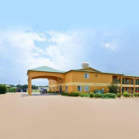 Pine Point Inn & Suites Smithville Екстер'єр фото