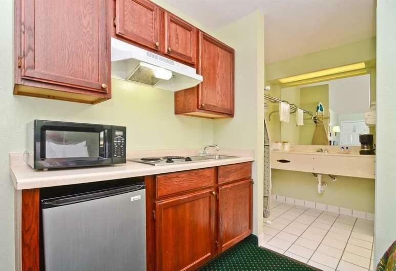 Pine Point Inn & Suites Smithville Екстер'єр фото