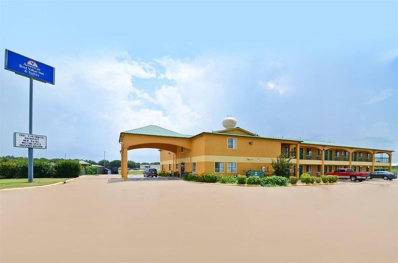 Pine Point Inn & Suites Smithville Екстер'єр фото