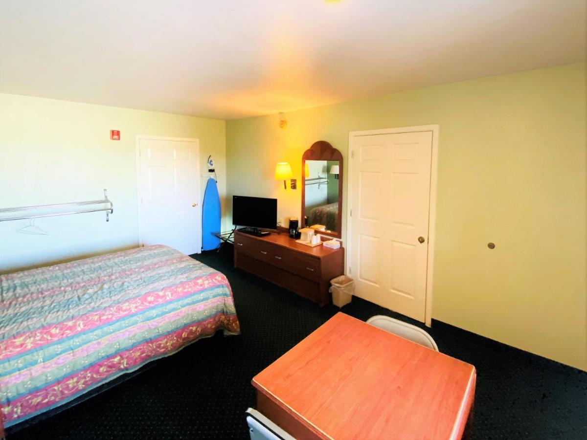 Pine Point Inn & Suites Smithville Екстер'єр фото