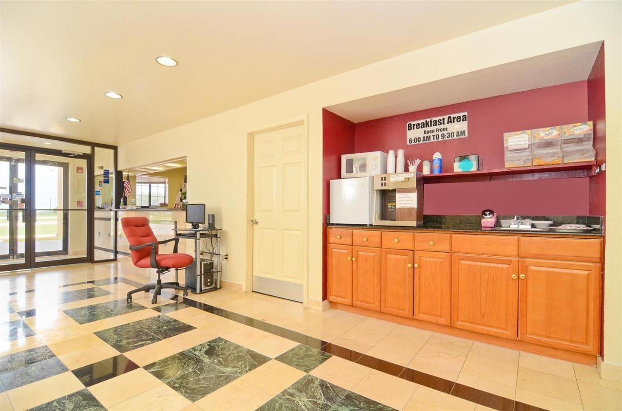 Pine Point Inn & Suites Smithville Екстер'єр фото